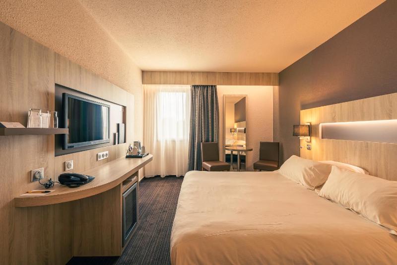 Comfort Double Room with Pool View image 4