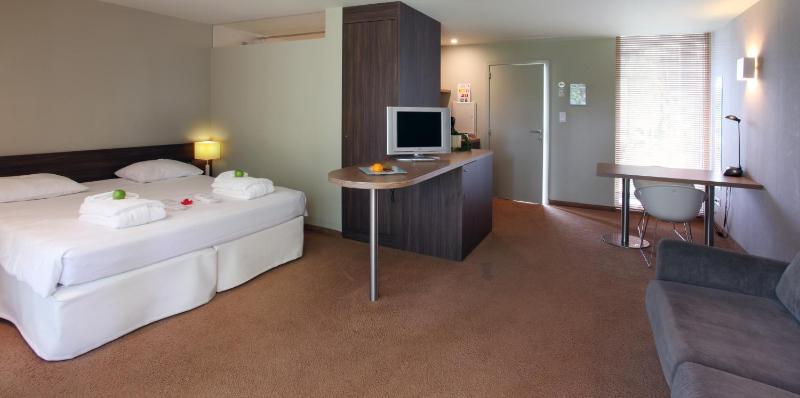 Family Room image 1