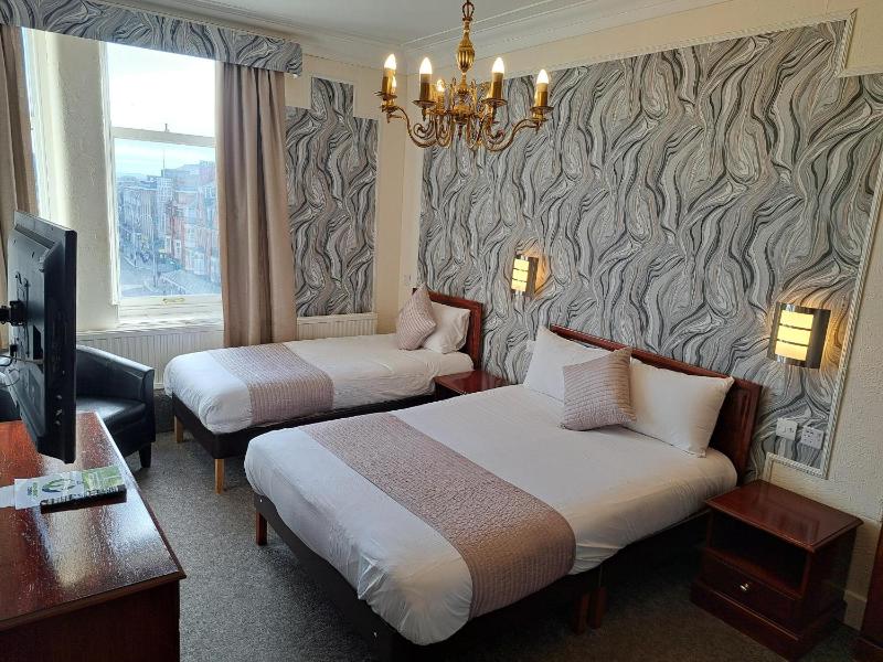 Family Room image 1
