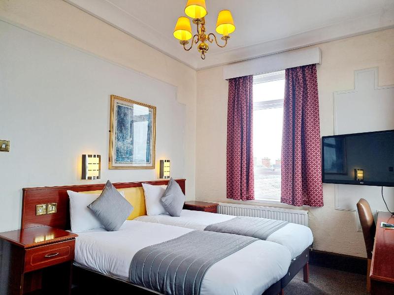 Twin Room image 1