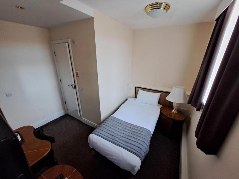 Single Room image 1