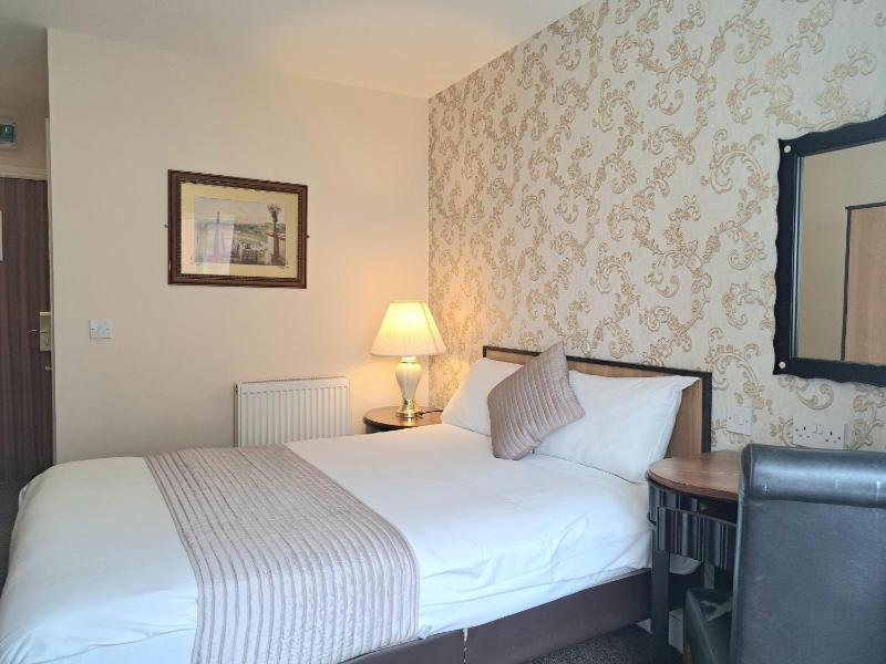 Double Room image 1