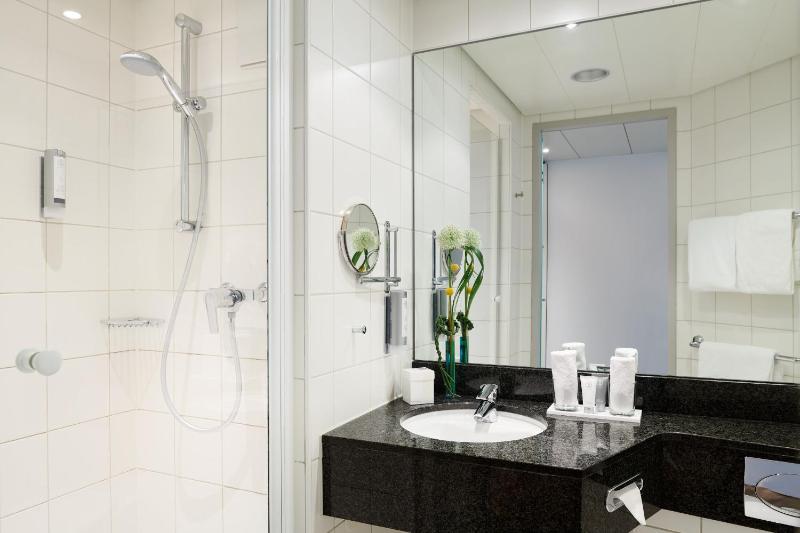 Essential Single Room image 3