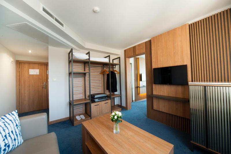 One-Bedroom Apartment image 4