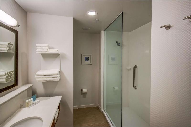 King Room image 4
