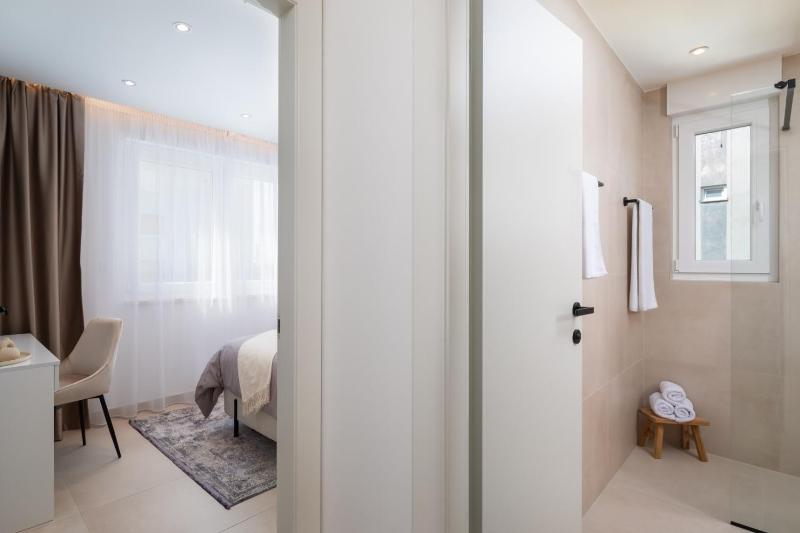 Luxury Apartment Silvery in Split center with jacuzzi sauna and parking - image 16