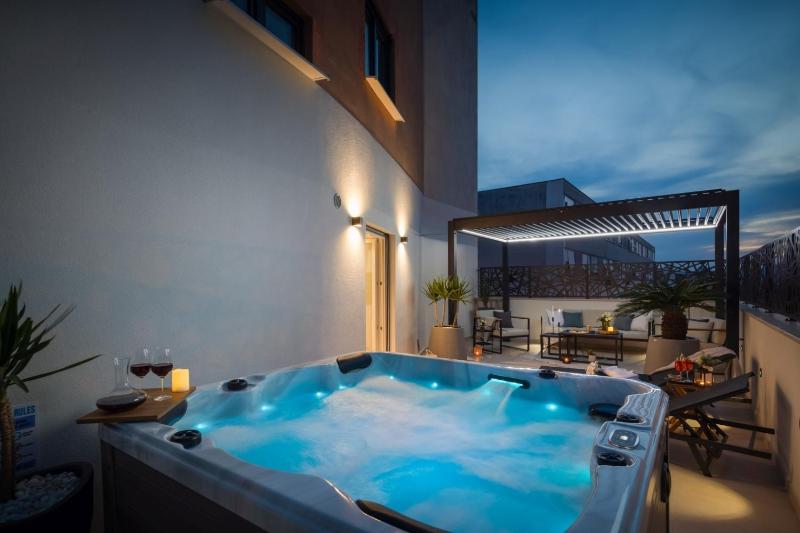 Luxury Apartment Silvery in Split center with jacuzzi sauna and parking - image 1