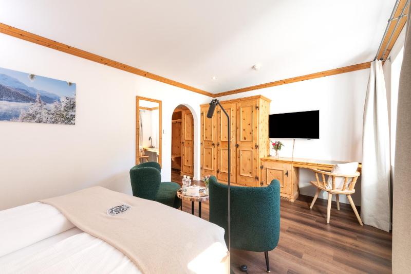 Standard Double Room image 4