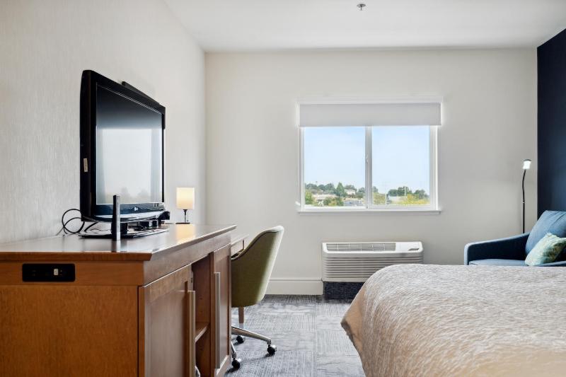 King Room - Disability Access/Non-Smoking image 3