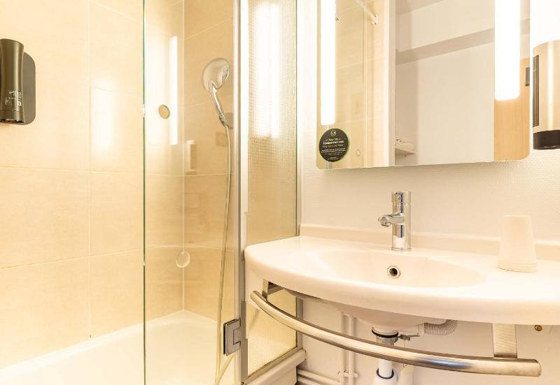 Double Room image 3