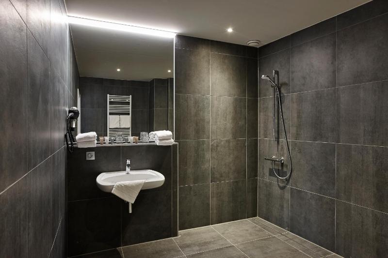 Standard Family Room image 4