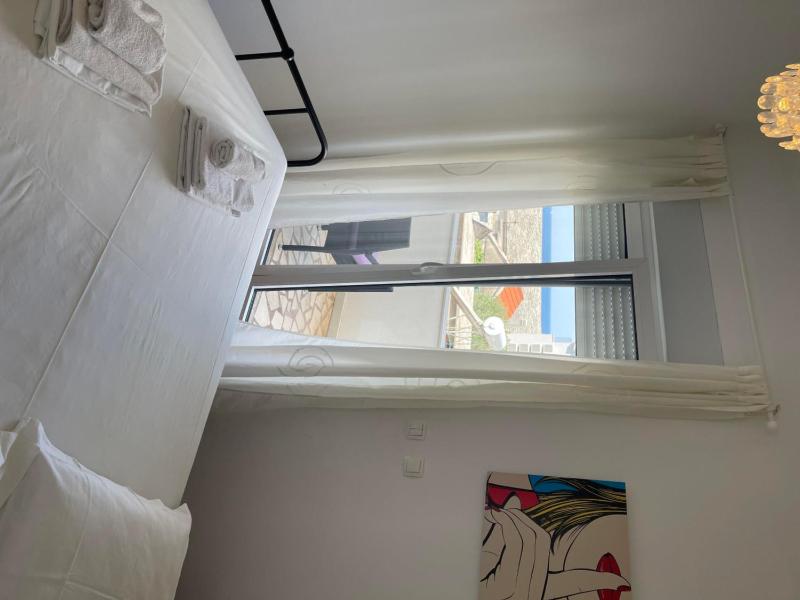 One-Bedroom Apartment image 2