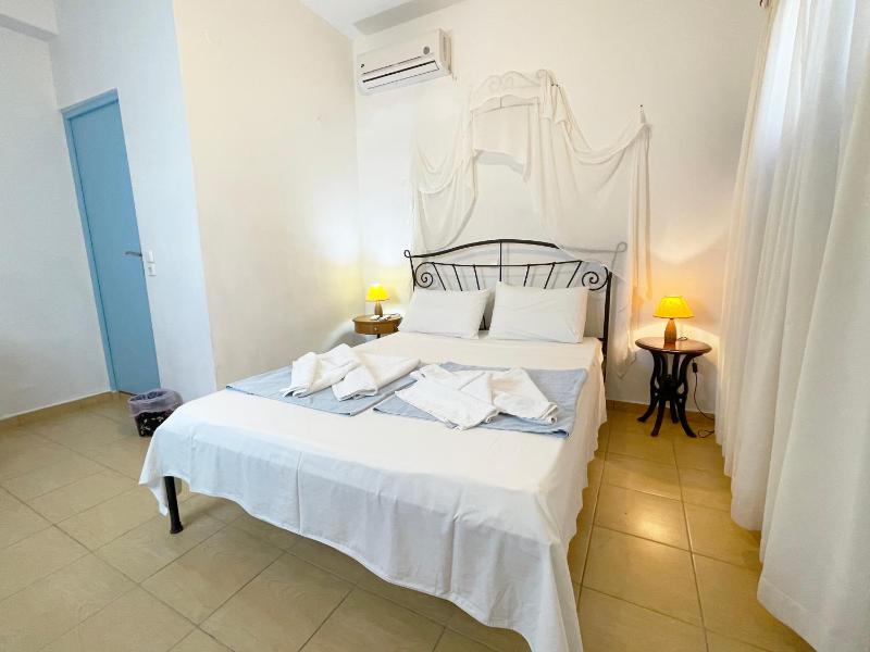 Classic Double Room with Sea View image 2
