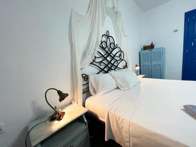 Studio with Sea View (2 Adults) image 2