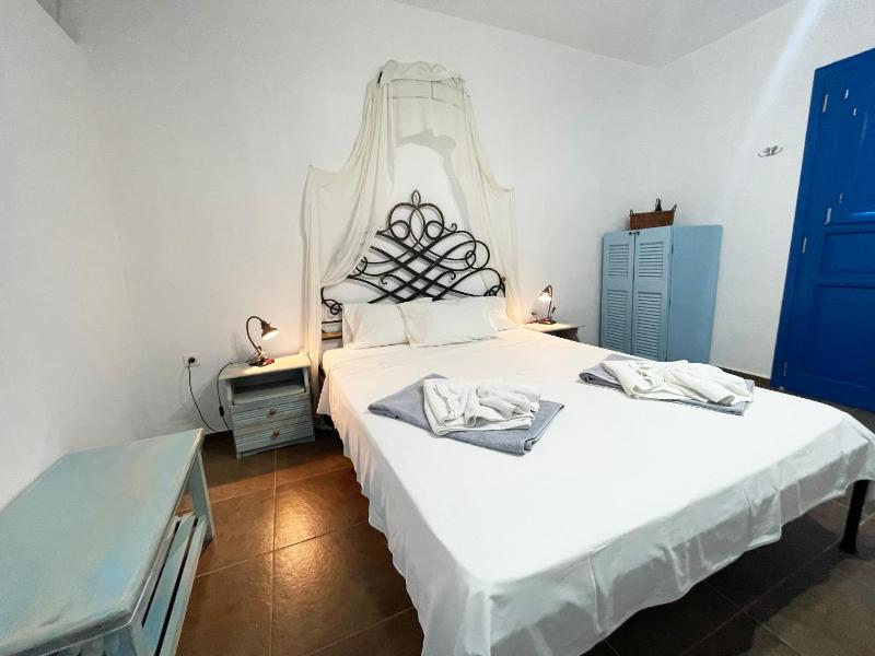Studio with Sea View (2 Adults) image 3