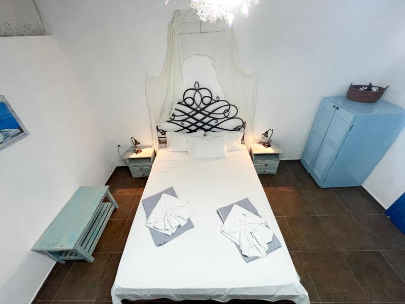 Studio with Sea View (2 Adults) image 4