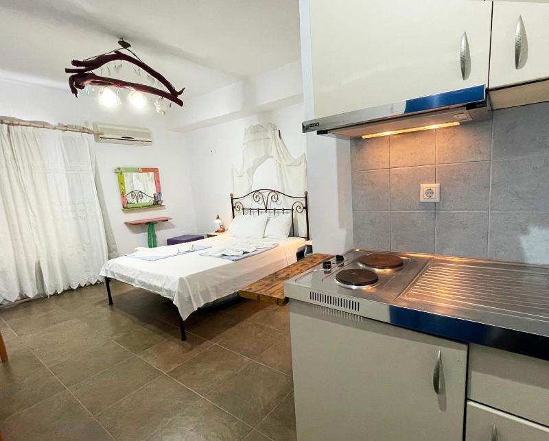 Studio with Side Sea View (2 Adults) image 1