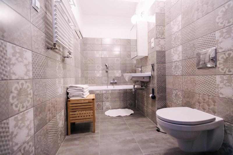One-Bedroom Apartment image 2