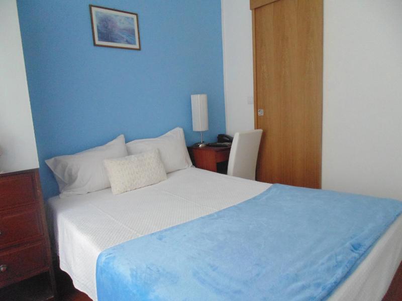 Double Room image 3
