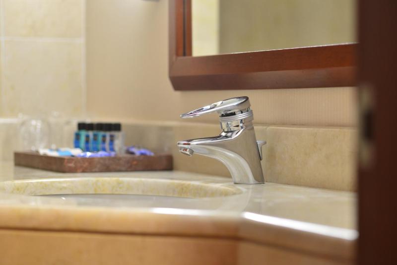 Standard Double or Twin Room image 4