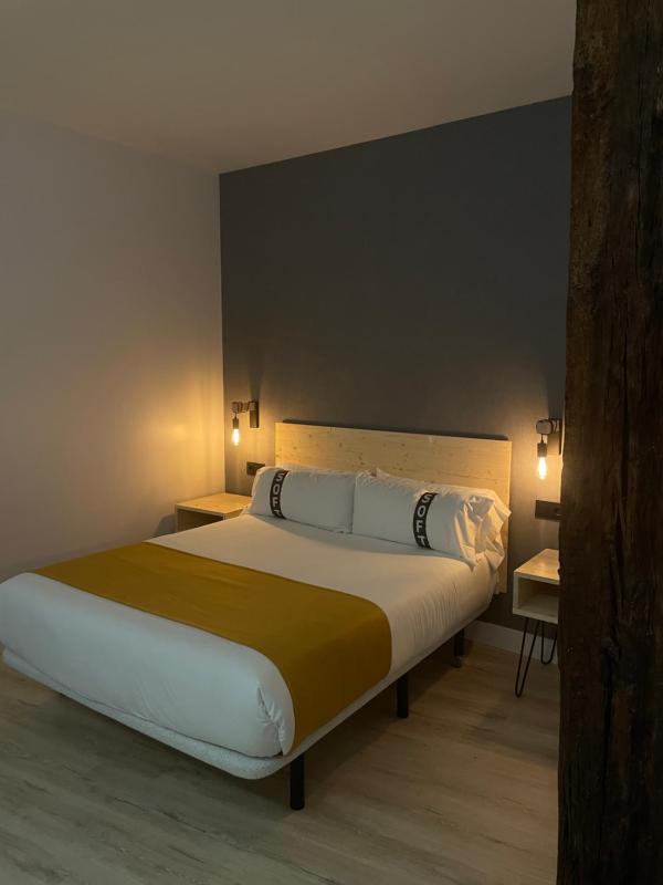 Standard Double Room image 2