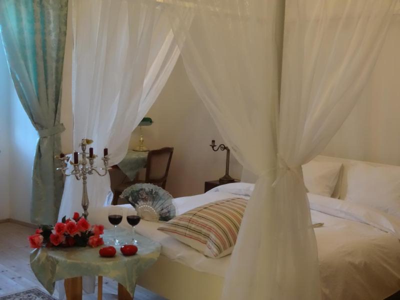 Standard Double or Twin Room image 3