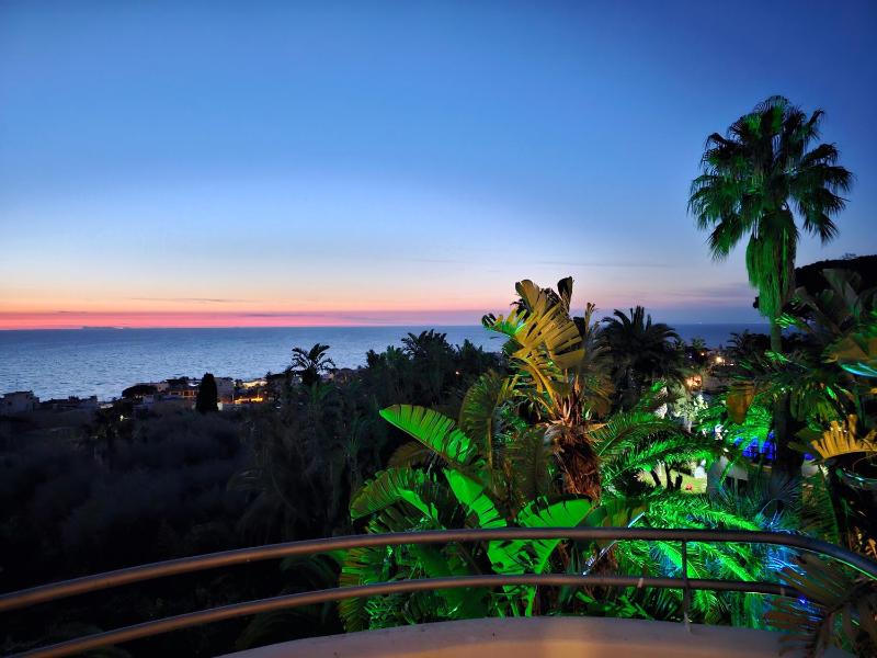 Studio Apartment with Sea View image 4