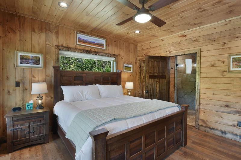 New Luxury Lodge - Gatlinburg - Mountain View! - image 20