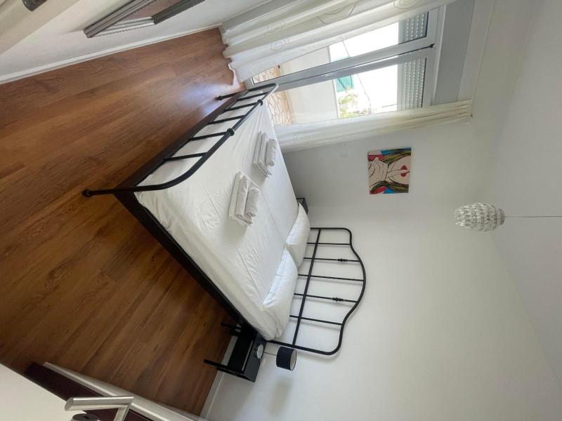 One-Bedroom Apartment image 3