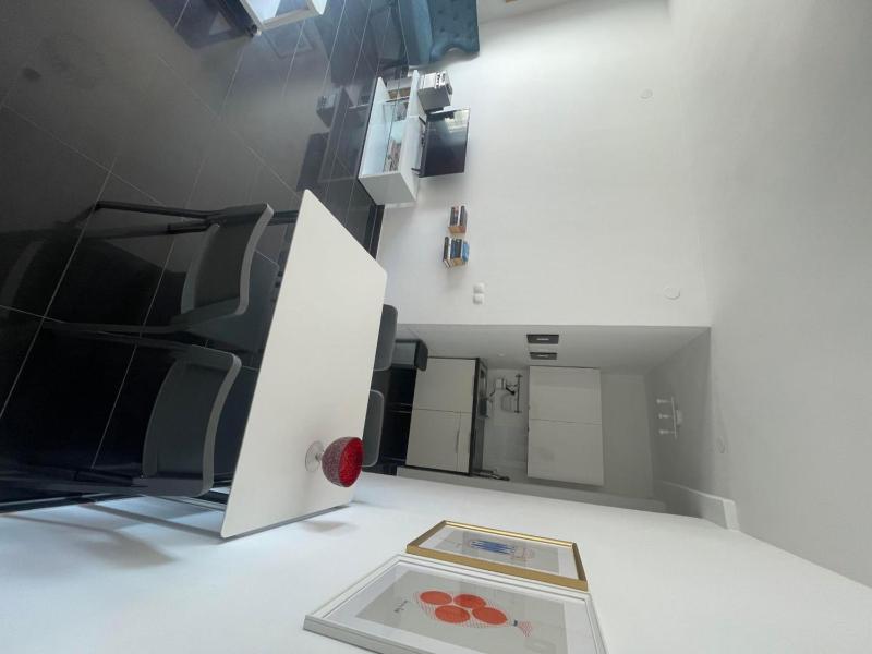 One-Bedroom Apartment image 4