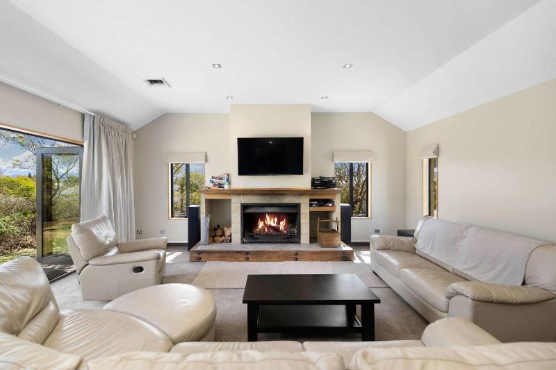 Wanaka Family Retreat - image 1