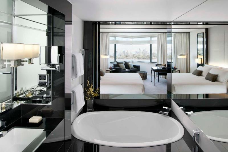 Luxe King View Room image 1