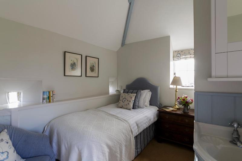 Single Room - Guard  image 4