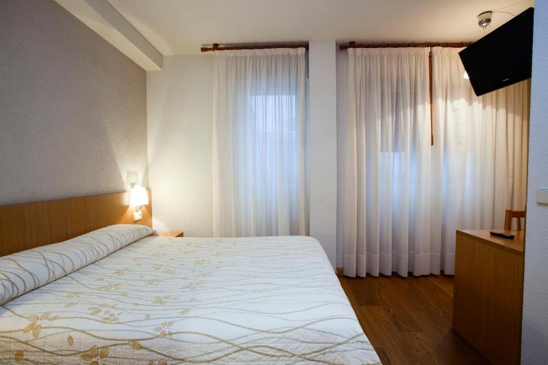 Double or Twin Room image 4