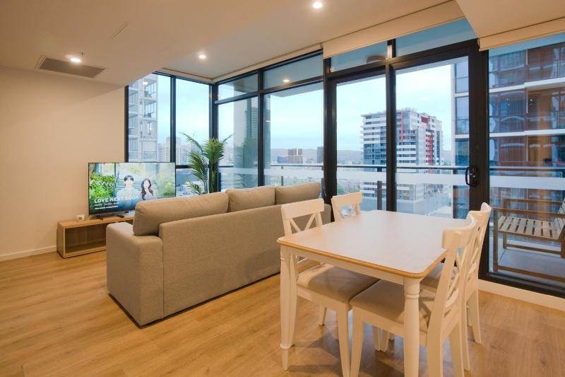 City Serenity 2BR Apt with Pool Gym Steam Sauna - image 3
