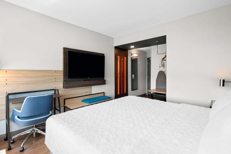 King Room image 3
