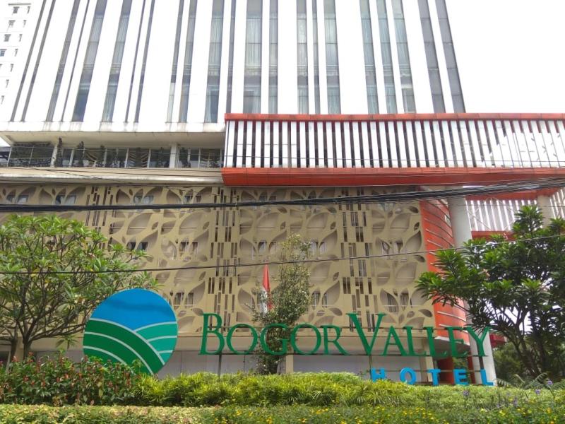 Spacious 3BR at Bogor Valley Apartment By Travelio - image 13