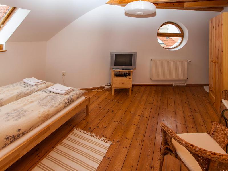Double Room with Private Internal Bathroom - Room 3 image 2