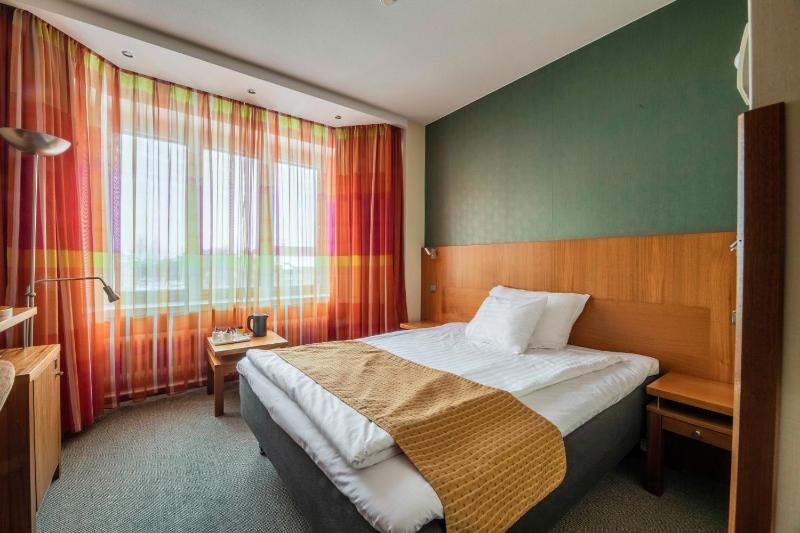 Standard Double Room image 3