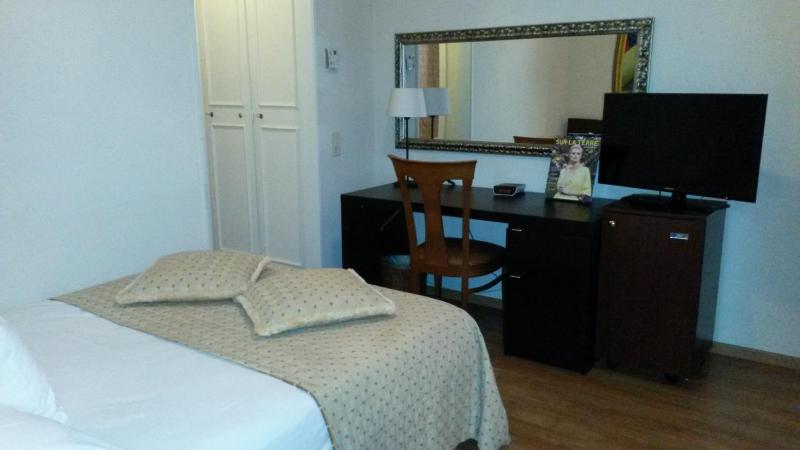 Double Room image 4