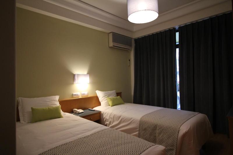 Twin Room image 1