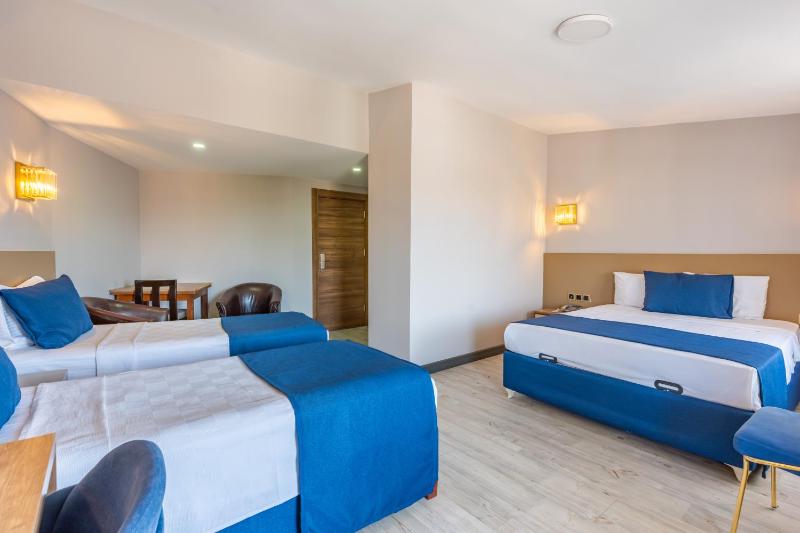 Family Suite with Balcony image 3