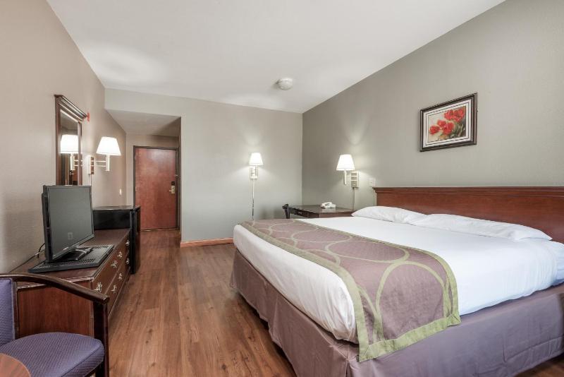 Deluxe King Room - Non-Smoking image 2