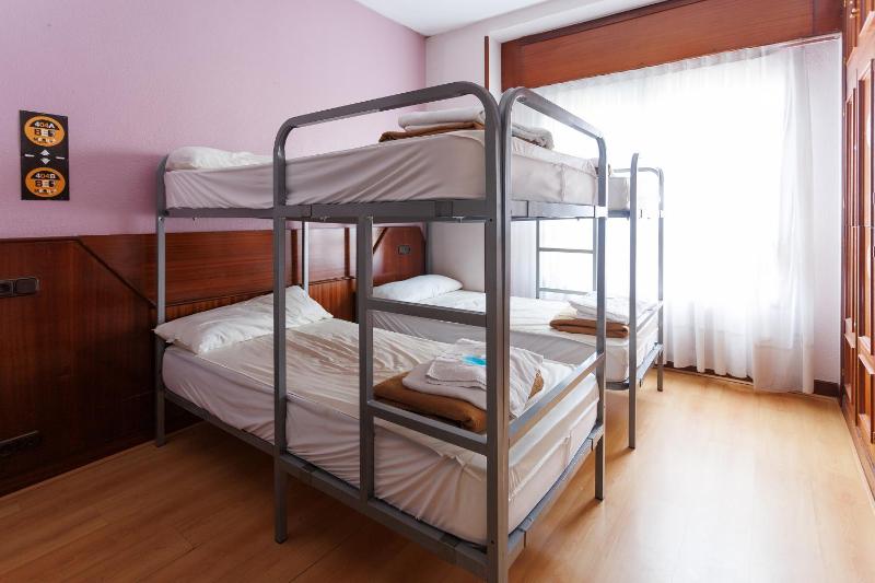 Double Room with Bunk Beds and Private Bathroom image 4