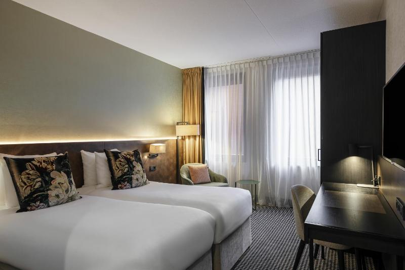Twin Room image 3