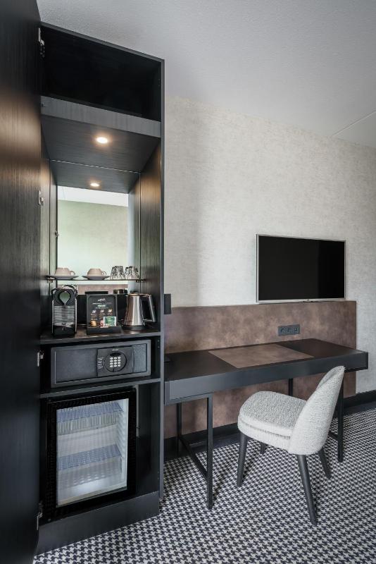 Twin Room image 4