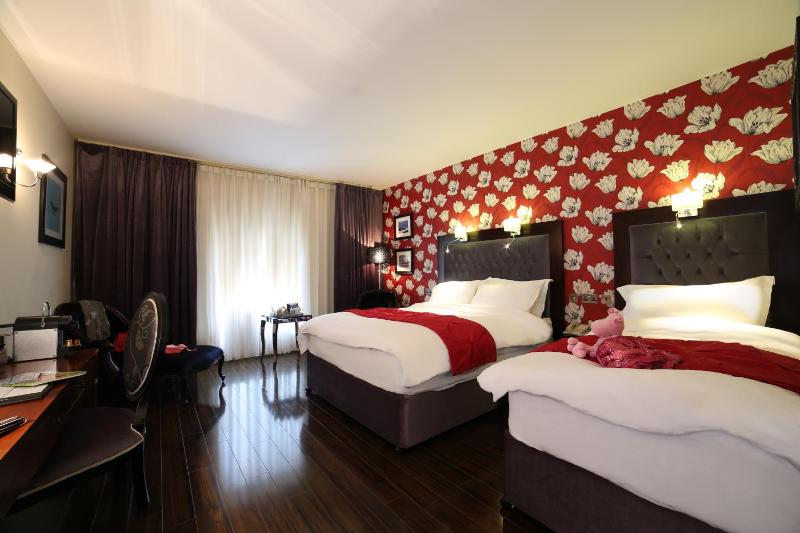 Deluxe Triple Room image 3
