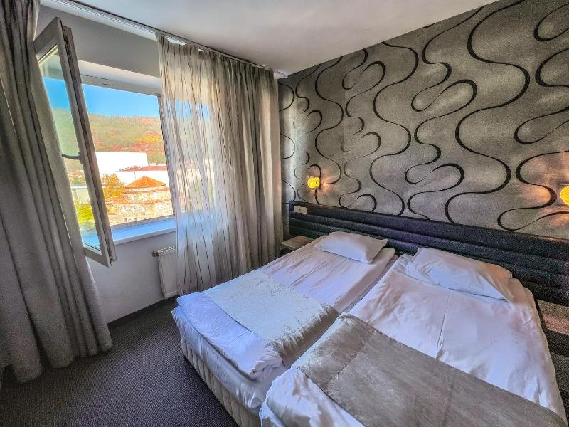 One-Bedroom Apartment image 1