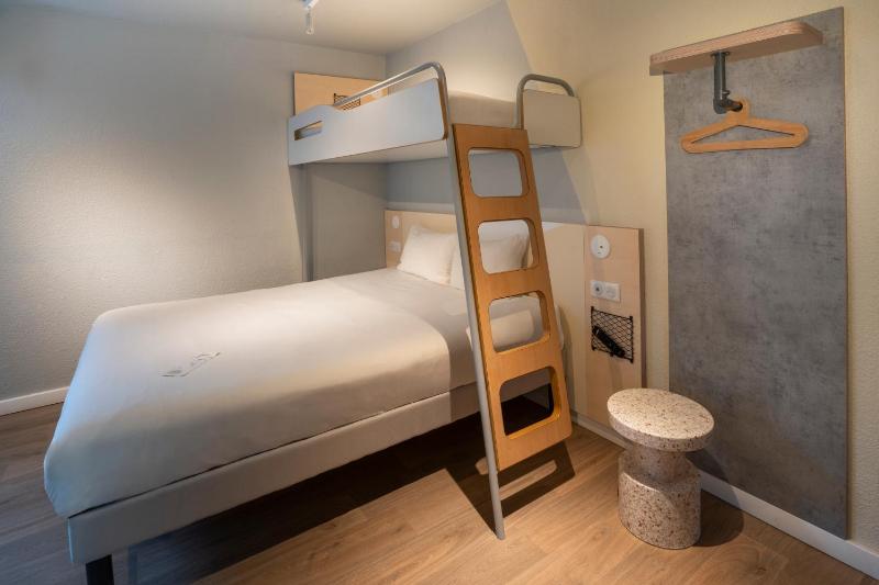 Standard Triple Room image 4