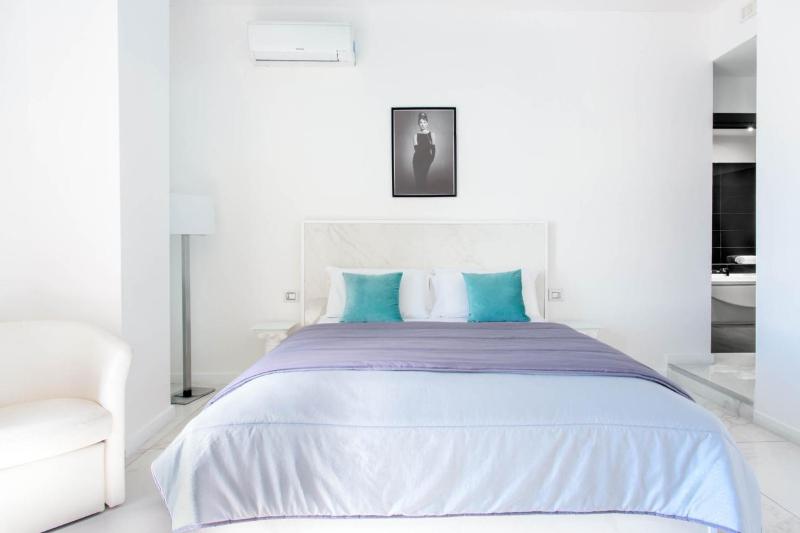 Deluxe Double Room with Spa Bath  image 2